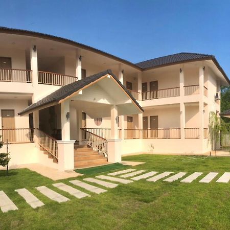 Вилла แหลมงอบเฮาส์ Laemngob House Экстерьер фото